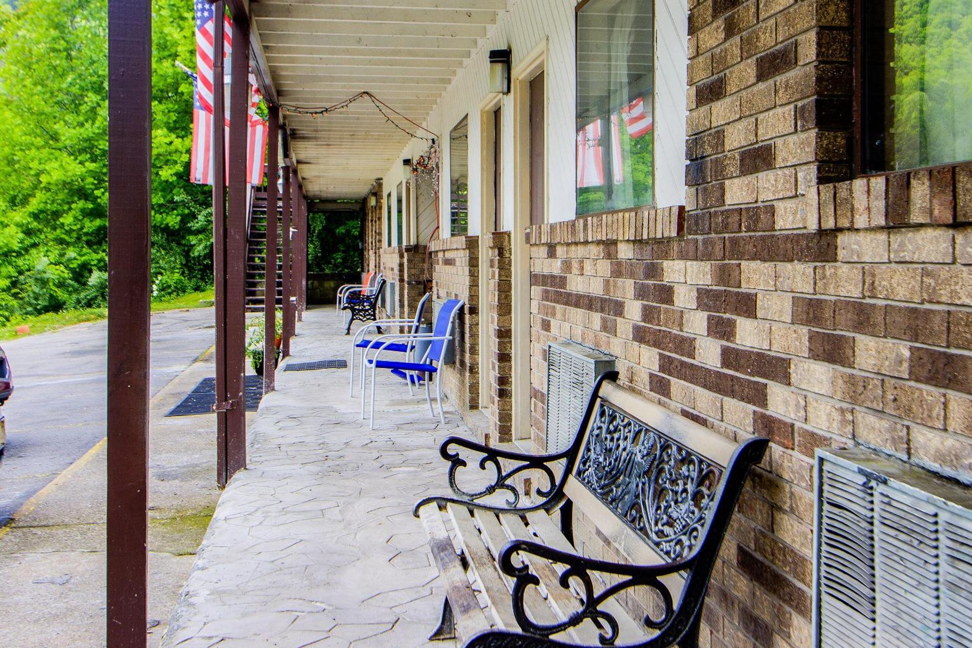 Oyo Hotel Chapmanville Inn, Wv - Hwy 119 Екстер'єр фото